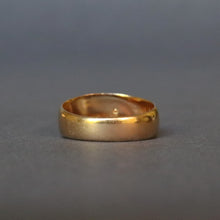 Load image into Gallery viewer, Vintage mid-century ring with quilted design in 18ct gold