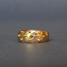 Load image into Gallery viewer, Vintage mid-century ring with quilted design in 18ct gold