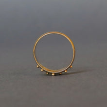 Load image into Gallery viewer, Vintage mid-century ring with quilted design in 18ct gold