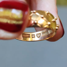 Load image into Gallery viewer, Vintage mid-century ring with quilted design in 18ct gold