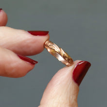 Load image into Gallery viewer, Laurel leaf band in 14ct rose gold. Laurel leaf for victory of triumph. Thin rose gold stacking ring. Rose gold ring with floral engraving. Gold ring with leaf design.