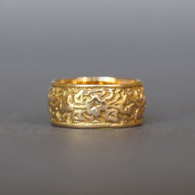 Load image into Gallery viewer, Antique Victorian stacking band with ivy leaves in 18ct gold