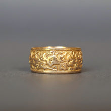 Load image into Gallery viewer, Antique Victorian stacking band with ivy leaves in 18ct gold