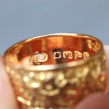 Load image into Gallery viewer, Antique Victorian stacking band with ivy leaves in 18ct gold
