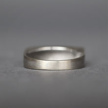 Load image into Gallery viewer, Vintage mid-century modern ring with diamonds in 14ct white gold