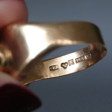 Load image into Gallery viewer, Vintage mid-century minimalist ring with grey spinel in 18ct gold