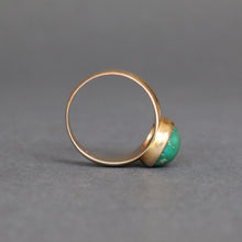 Load image into Gallery viewer, Mid-century ring with large turquoise cabochon in 18ct gold