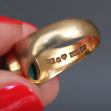 Load image into Gallery viewer, Mid-century ring with large turquoise cabochon in 18ct gold