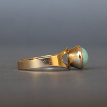 Load image into Gallery viewer, Vintage mid-century cabochon turquoise ring in 14ct gold
