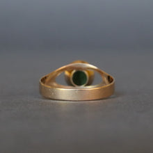 Load image into Gallery viewer, Vintage mid-century cabochon turquoise ring in 14ct gold