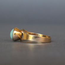 Load image into Gallery viewer, Vintage mid-century cabochon turquoise ring in 14ct gold