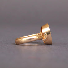 Load image into Gallery viewer, Vintage monogram signet ring in 18ct gold with initials 'LP'