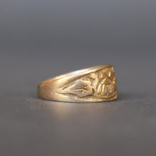 Load image into Gallery viewer, Antique Victorian era 'I Cling to Thee' ring with ivy in 9ct gold