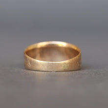 Load image into Gallery viewer, Antique Victorian era 'I Cling to Thee' ring with ivy in 9ct gold