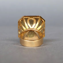 Load image into Gallery viewer, Vintage mid-century ring in 18ct gold with a very large citrine (53ct)