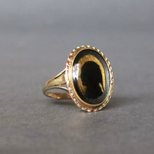 Load image into Gallery viewer, Antique Georgian verre églomisé silhouette ring in 9ct gold