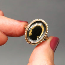 Load image into Gallery viewer, Antique Georgian verre églomisé silhouette ring in 9ct gold