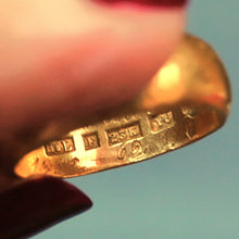 Load image into Gallery viewer, Antique Edwardian era cabochon tourmaline ring in 23ct gold