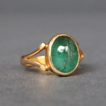 Load image into Gallery viewer, Vintage emerald (3.4ct) cabochon ring in 18ct gold