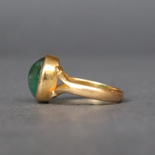 Load image into Gallery viewer, Vintage emerald (3.4ct) cabochon ring in 18ct gold