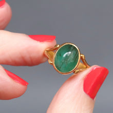 Load image into Gallery viewer, Vintage emerald ring. Large emerald ring. 3.4ct emerald ring. Emerald ring. Cabochon emerald ring. Split shank emerald ring. Oval emerald ring. Bezel set emerald ring.