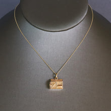 Load image into Gallery viewer, Vintage pigsty articulated lucky charm in 9ct gold
