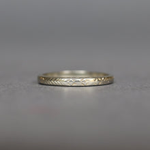 Load image into Gallery viewer, Antique Edwardian era 18ct white gold wedding band ring with orange blossom motif. Thin profile. Stacking band.