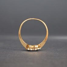 Load image into Gallery viewer, Vintage double daisy ring with diamonds in platinum & 18ct gold