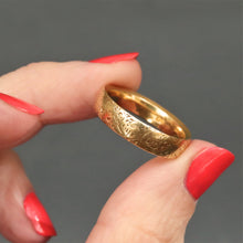 Load image into Gallery viewer, Antique wedding band. Antique wedding ring. Antique stacking band. Wide gold band.. Wide gold ring. Engraved ring. Floral ring. Vintage ring. Vintage band. Antique ring. Antique band. Antique wedding band with floral engraving.