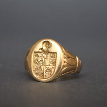 Load image into Gallery viewer, Antique signet ring with sun and stars coat of arms in 18ct gold
