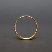 Load image into Gallery viewer, Antique signet ring with sun and stars coat of arms in 18ct gold