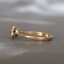 Load image into Gallery viewer, Vintage daisy cluster ring with diamonds & blue spinel in 18ct gold