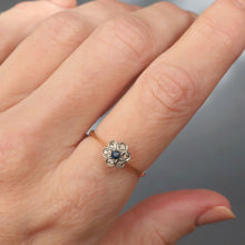 Load image into Gallery viewer, Vintage daisy cluster ring with diamonds & blue spinel in 18ct gold
