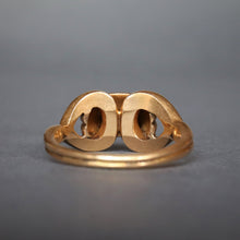 Load image into Gallery viewer, Vintage Retro era horse bit ring in 18ct gold