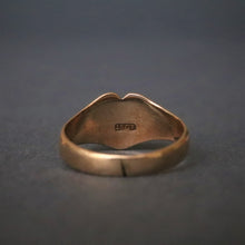 Load image into Gallery viewer, Antique heart-shaped signet ring in 18ct gold