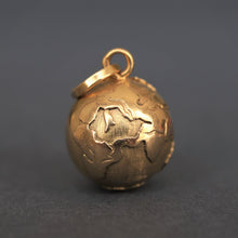 Load image into Gallery viewer, Vintage globe pendant with Florentine finish in 18ct gold