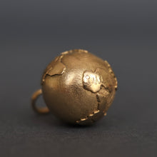 Load image into Gallery viewer, Vintage globe pendant with Florentine finish in 18ct gold