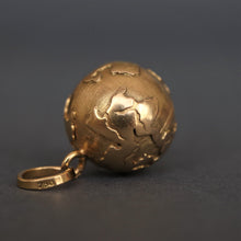 Load image into Gallery viewer, Vintage globe pendant with Florentine finish in 18ct gold