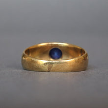 Load image into Gallery viewer, Vintage Art Deco era sapphire ring with hammered finish in 14ct gold