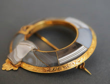 Load image into Gallery viewer, Antique Victorian era 'Order of the Garter' agate brooch in 18ct gold