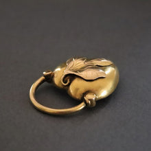 Load image into Gallery viewer, Antique Victorian era puffy heart padlock with ivy leaf in 14ct gold