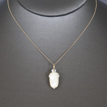 Load image into Gallery viewer, Antique Victorian acorn pendant in mother-of-pearl &amp; 9ct gold
