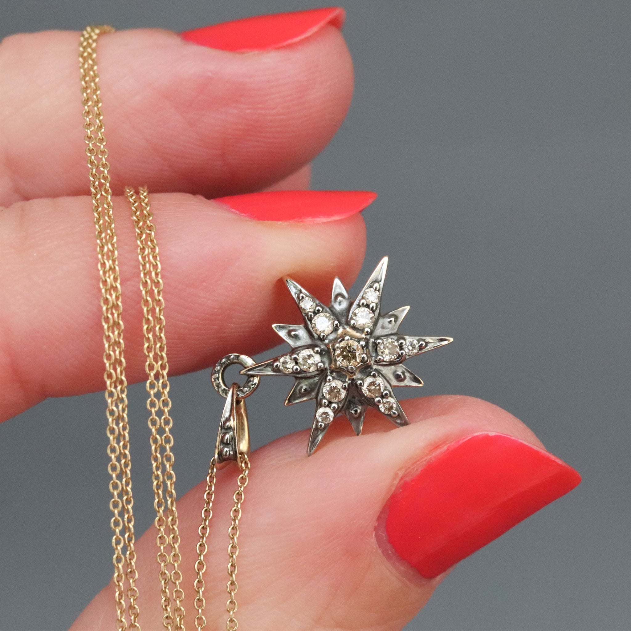 HStern Stars collection diamond pendant in 18ct gold – Onyx and Elm