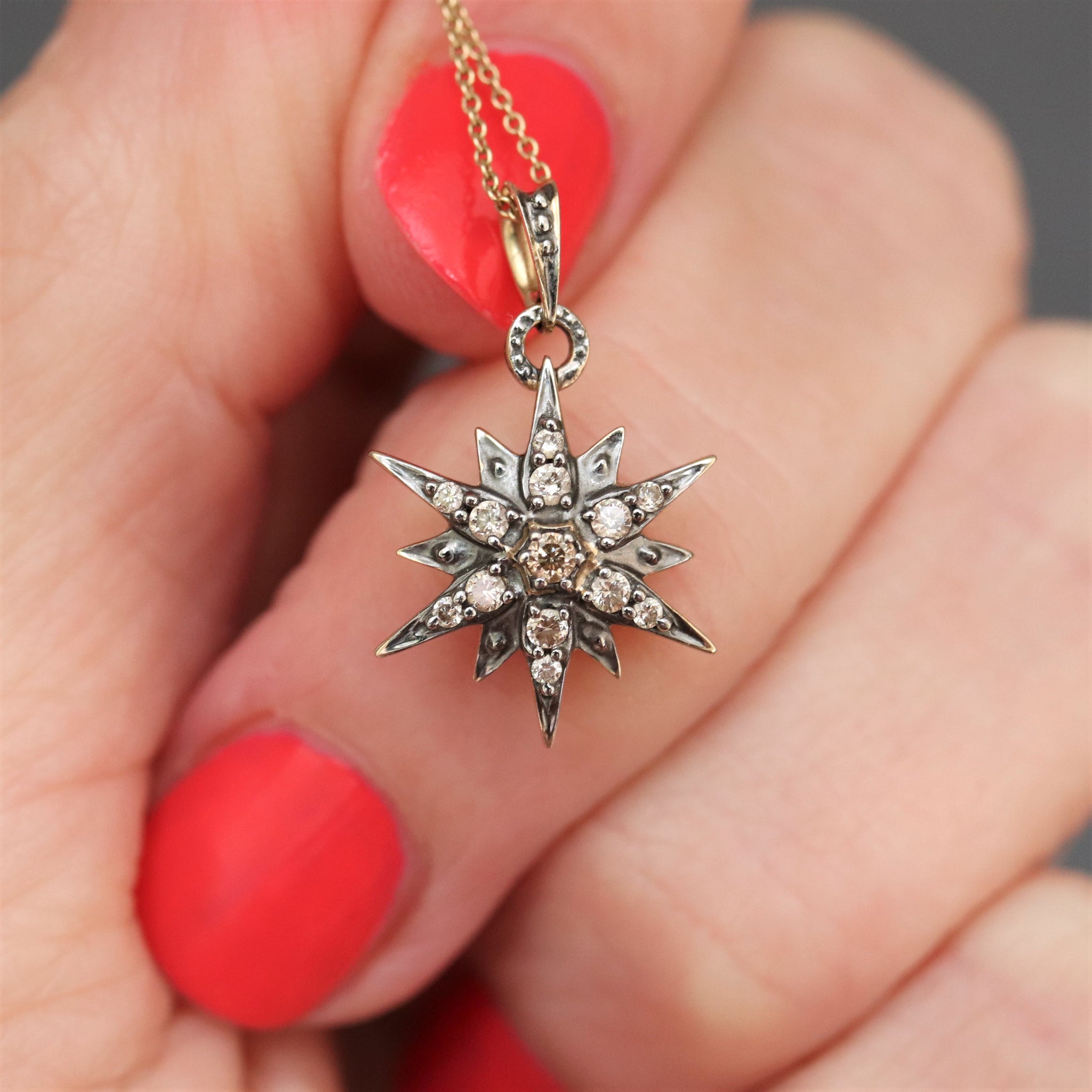 HStern Stars collection diamond pendant in 18ct gold – Onyx and Elm
