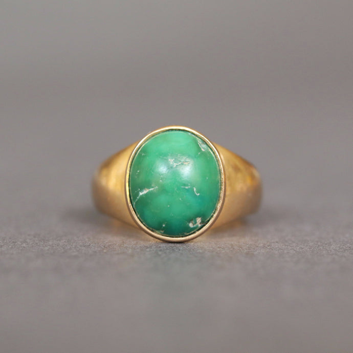 Vintage mid-century ring with large oval shaped cabochon cut turquoise of green colour with matrix. Single stone mod style ring. Scandi design ring.