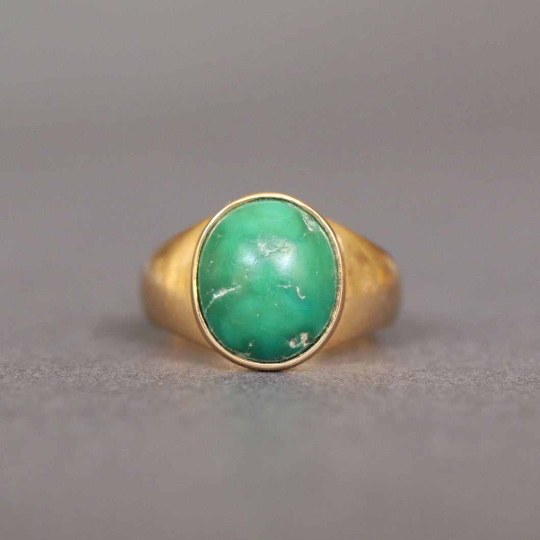 Vintage mid-century ring with large oval shaped cabochon cut turquoise of green colour with matrix. Single stone mod style ring. Scandi design ring.