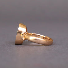 Load image into Gallery viewer, Vintage monogram signet ring in 18ct gold with initials &#39;LP&#39;
