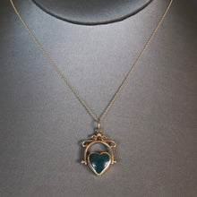 Load image into Gallery viewer, Vintage heart-shaped spinner fob in 9ct gold with bloodstone &amp; onyx
