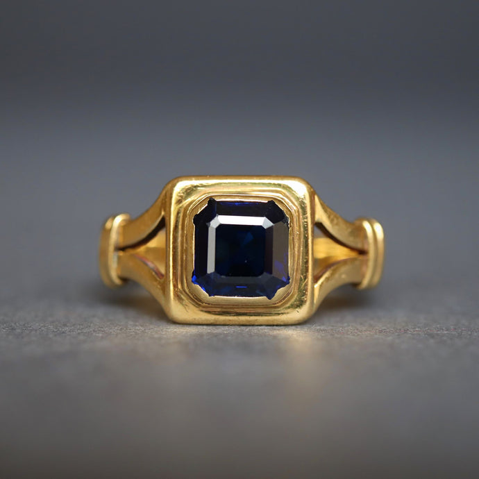 Antique early vintage square cut sapphire ring in an 18ct yellow gold band with split shoulders.