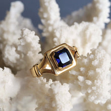Load image into Gallery viewer, Antique early vintage square cut sapphire ring in an 18ct yellow gold band with split shoulders.
